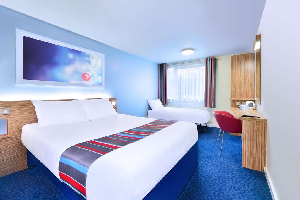Travelodge Birmingham Sheldon Room photo
